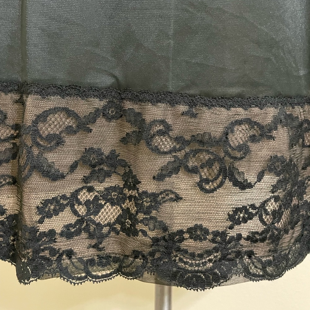 Vintage 70s Pembroke Black Lace Trim Half Slip Size Small - Picture 4 of 12